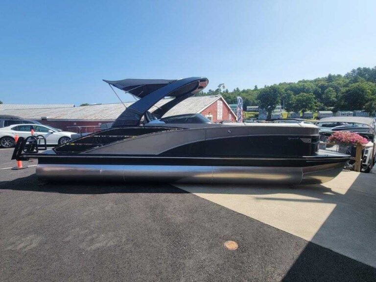 2025 Bennington 25RXSBWA - ESP - Arch - Windshield - Owner Demo US-ETWR6587F425 [photo 1]